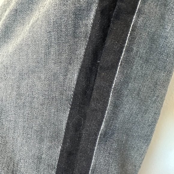 Black Orchid Liquify Jude Mid Rise Skinny Jeans - Picture 3 of 5